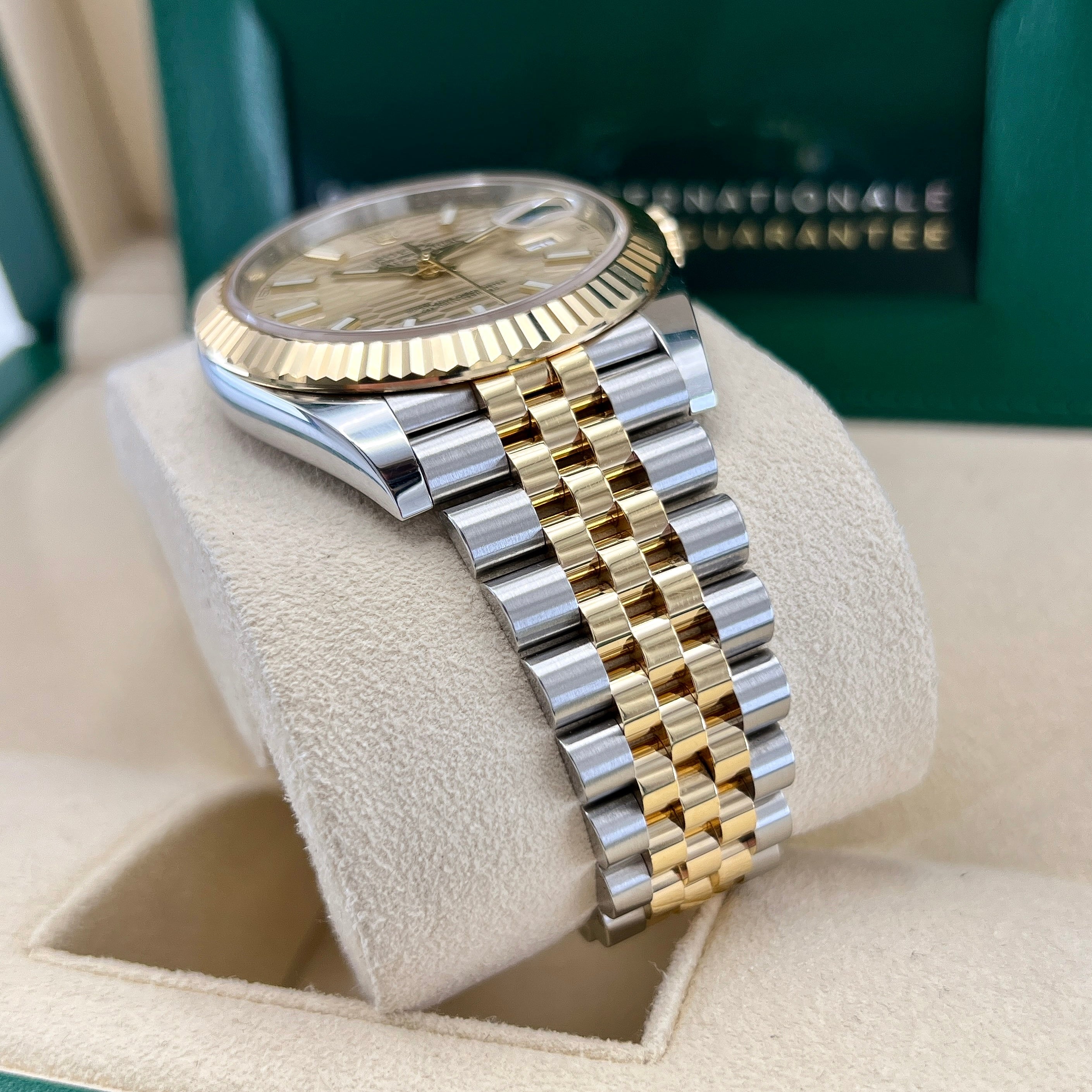 Rolex Datejust 41 126333 Golden Champagne Motif Dial Jubilee Bracelet Chronofinder Chronofinder Ltd