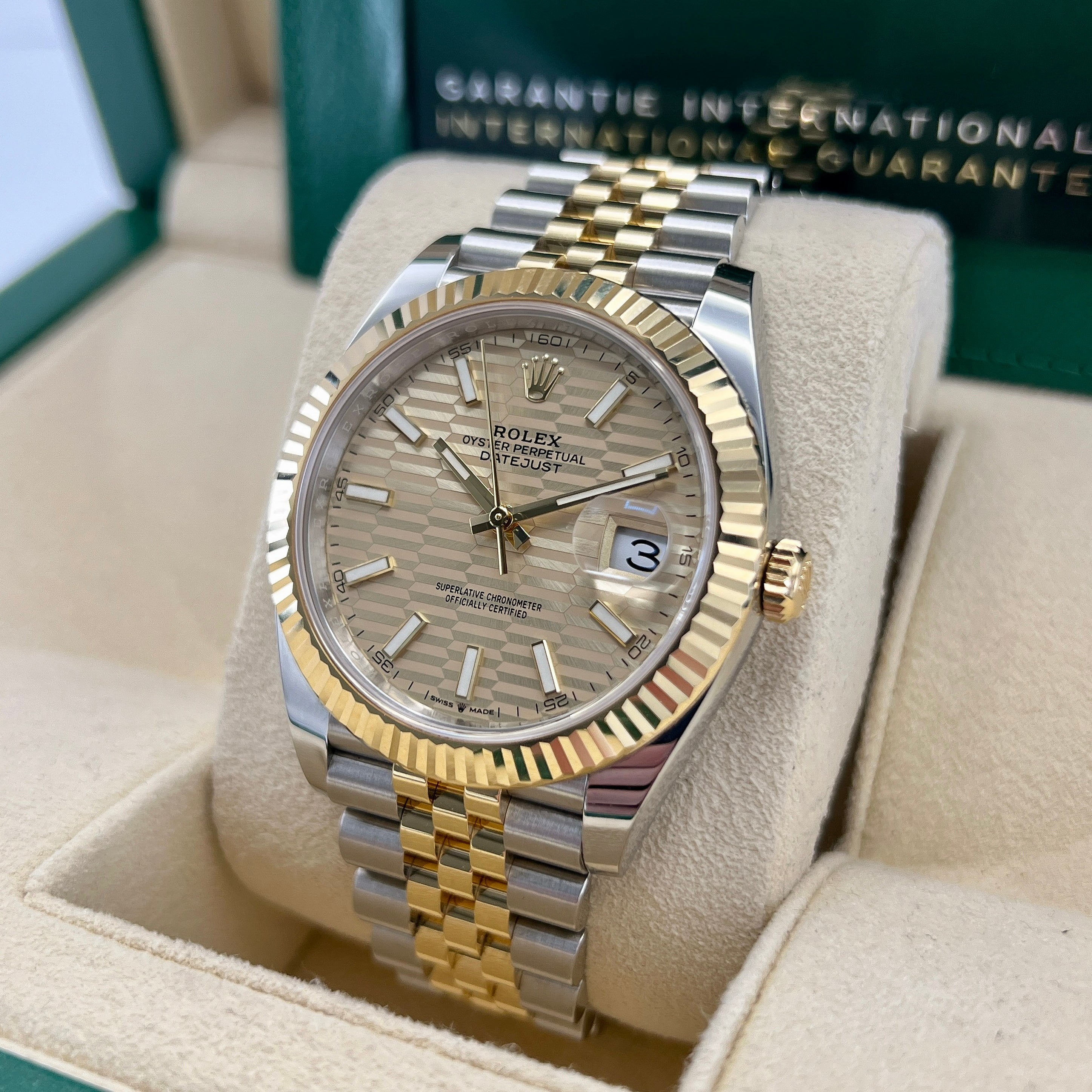 Rolex Datejust 41 126333 Golden Champagne Motif Dial Jubilee Bracelet Chronofinder Chronofinder Ltd