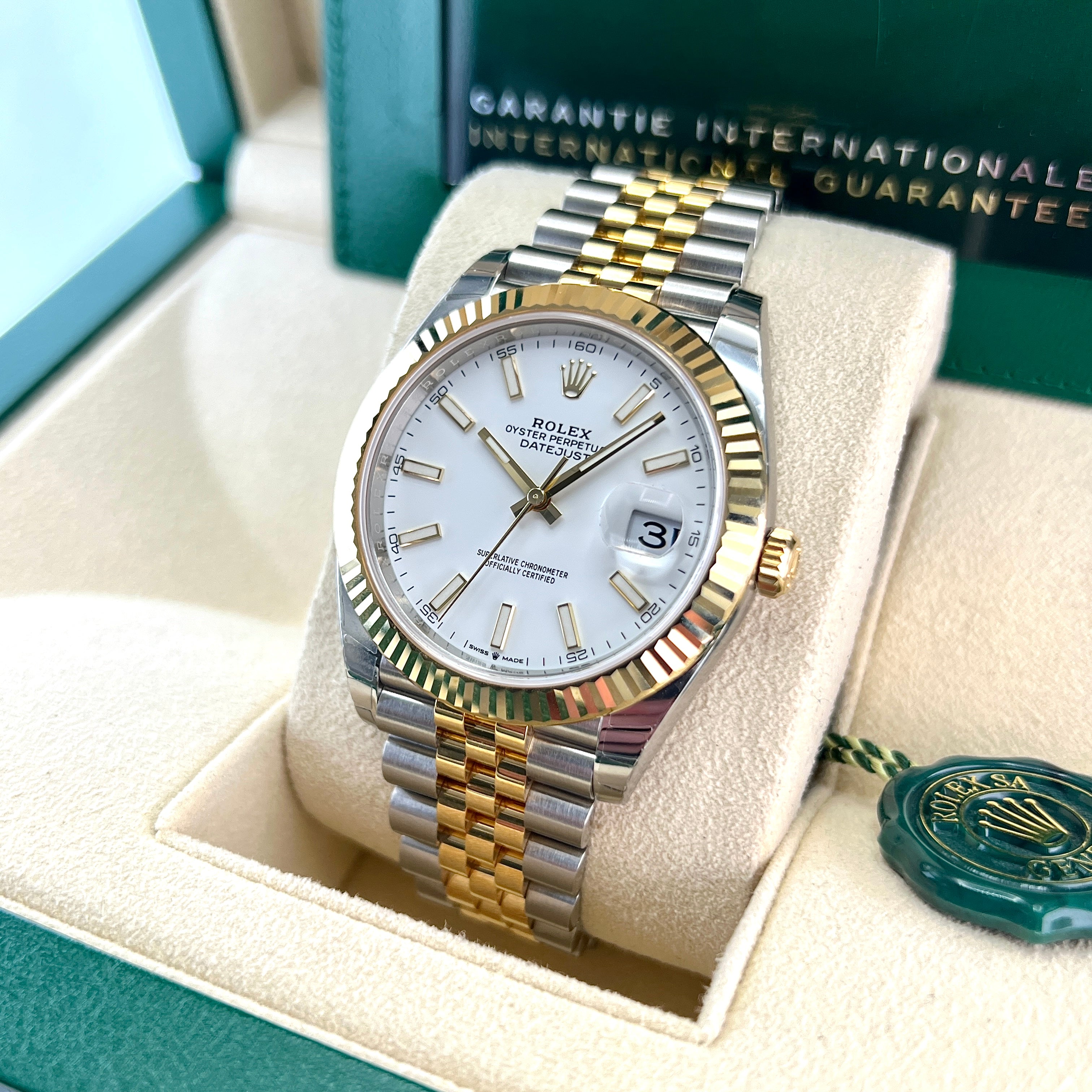 Datejust 41 126333 (White Baton Dial - Jubilee) Chronofinder Ltd