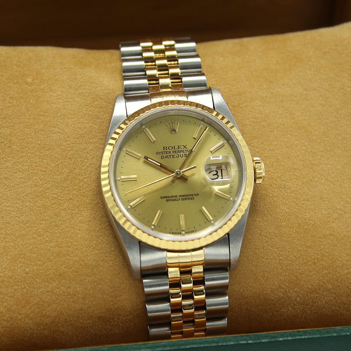 Datejust 36 16233 Champagne Baton Dial