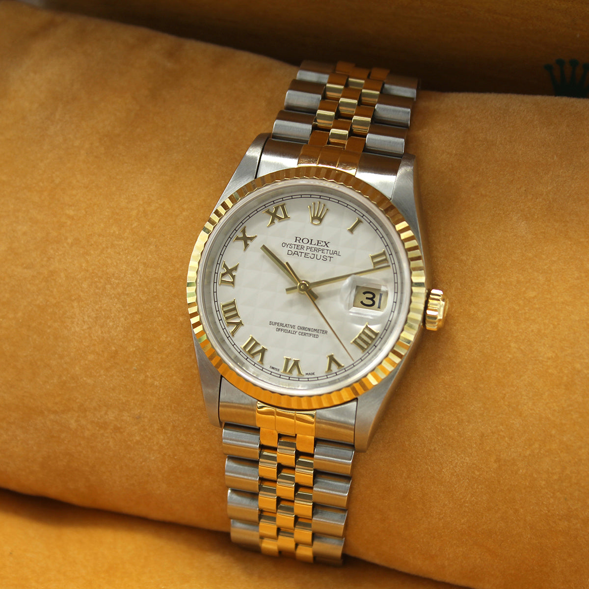 Datejust 36 16233 (Ivory Pyramid Dial)