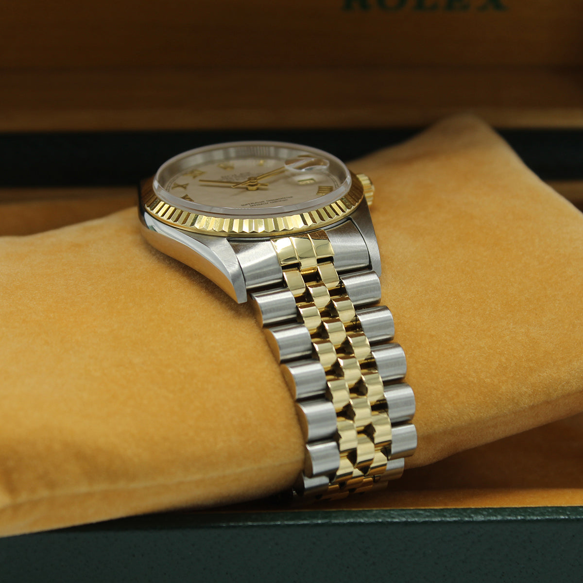 Datejust 36 16233 (Ivory Pyramid Dial)