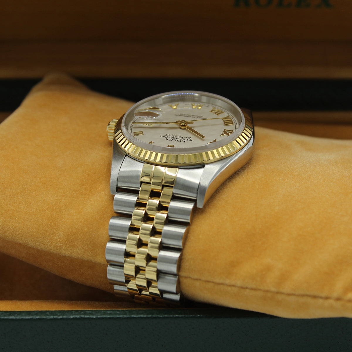 Datejust 36 16233 (Ivory Pyramid Dial)