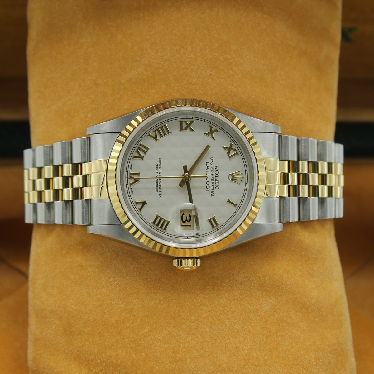 Datejust 36 16233 (Ivory Pyramid Dial)