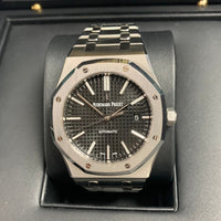 Audemars Piguet Royal Oak Selfwinding 15400ST Close-up of Black Dial and Case